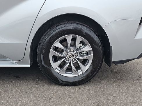 Used 2021 Toyota Sienna XLE image 39