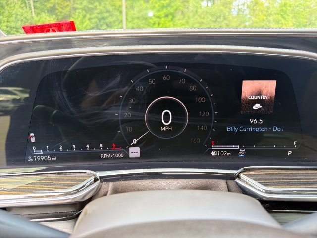 Used 2021 Cadillac Escalade Premium Luxury AWD/4WD image 18
