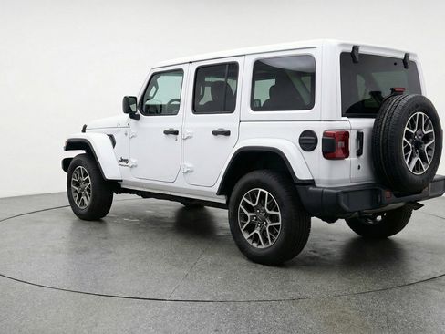 Used 2025 Jeep Wrangler Sahara image 6
