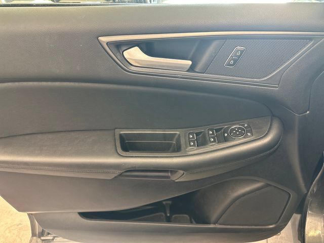 Used 2020 Ford Edge SE FWD image 17