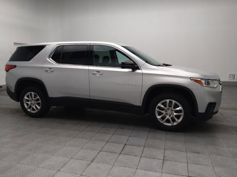 Used 2021 Chevrolet Traverse LS FWD image 11