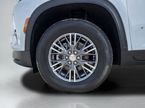 New 2026 Chevrolet Traverse LT w/ Driver Confidence Package FWD image 39