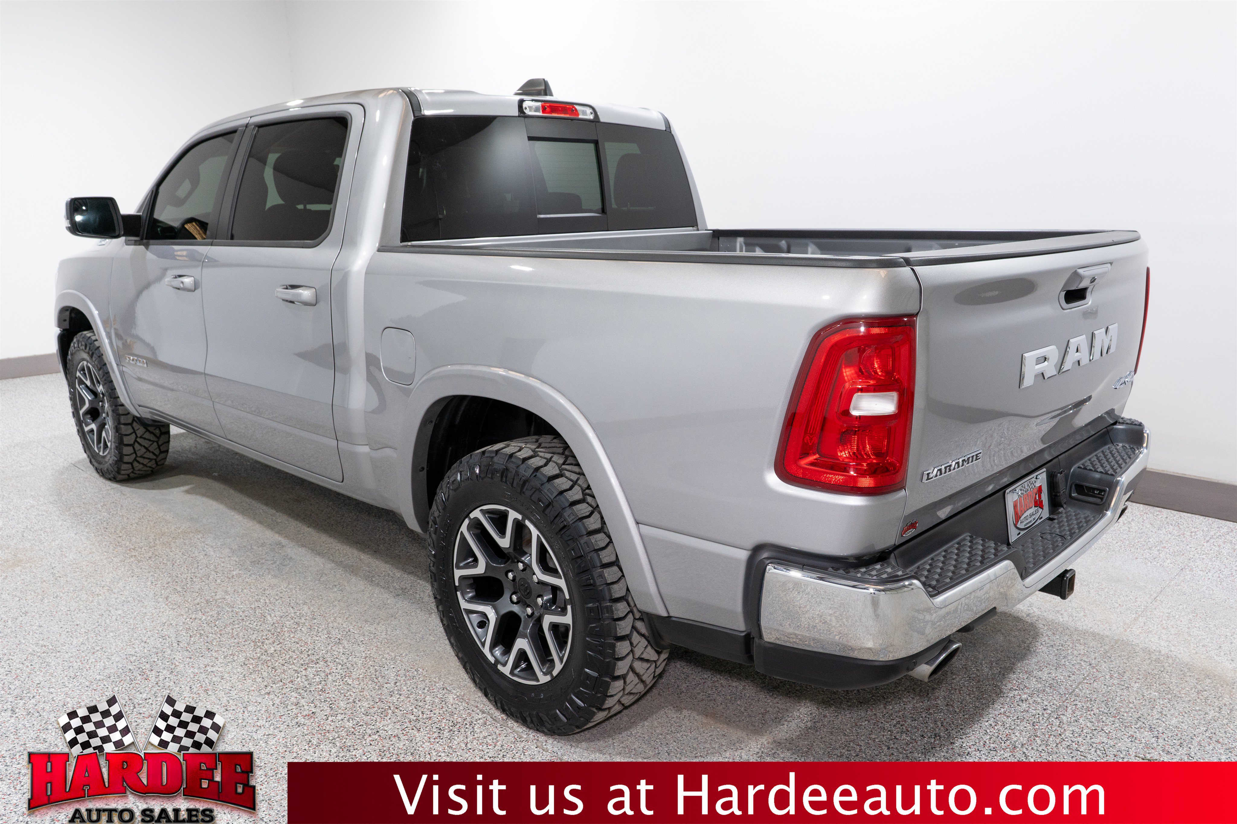 Used 2025 RAM 1500 Laramie AWD/4WD image 3