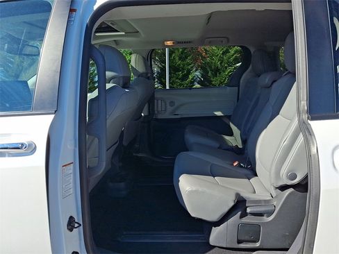 Certified 2024 Toyota Sienna XLE image 11