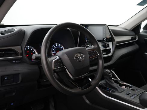 Used 2020 Toyota Highlander L AWD/4WD image 26