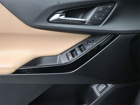 Used 2025 Chevrolet Equinox ACTIV w/ Safety and Technology Package image 27