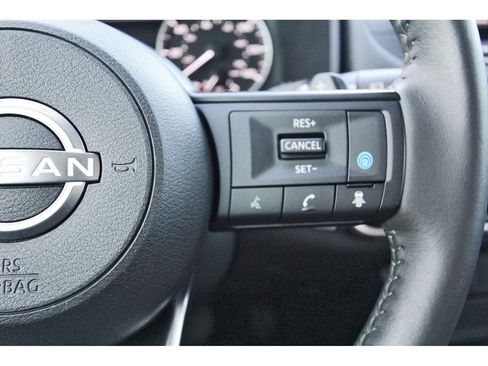 Used 2024 Nissan Rogue SV w/ SV Premium Package FWD image 19