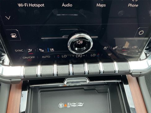 New 2025 GMC Yukon Denali w/ Sun & Power Step Package image 21