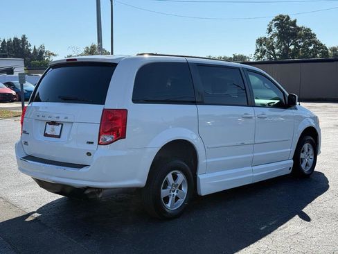 Used 2012 Dodge Grand Caravan SXT image 3