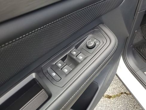 Used 2025 Volkswagen Atlas Cross Sport SE w/ Panoramic Sunroof Package FWD image 22