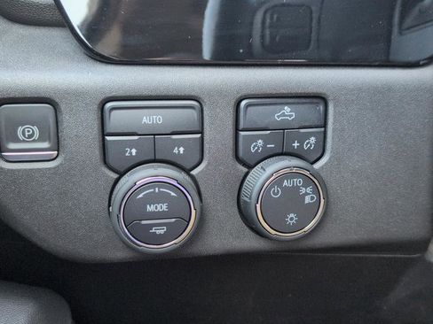 Used 2023 Chevrolet Silverado 1500 LT AWD/4WD image 14