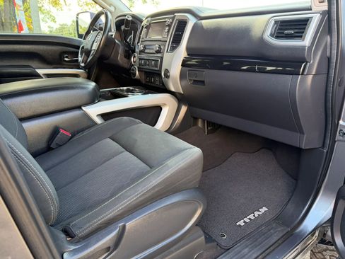 Used 2017 Nissan Titan SV AWD/4WD image 19