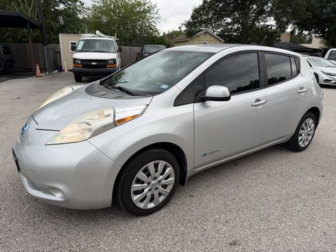 Used 2013 Nissan Leaf S w/ Charger Pkg FWD image 2