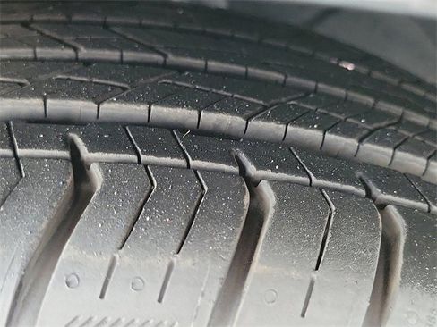 Used 2025 Cadillac Lyriq Sport image 29