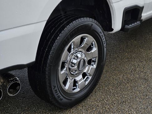 Used 2025 Ford F250 Lariat w/ Chrome Package image 9