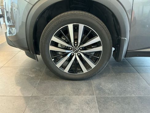 Used 2024 Nissan Pathfinder Platinum FWD image 26