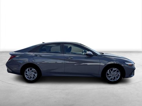 New 2026 Hyundai Elantra Blue image 9