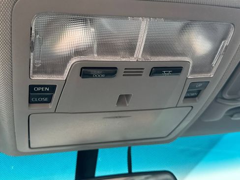 Used 2017 Toyota Camry SE w/ Moonroof Package FWD image 30