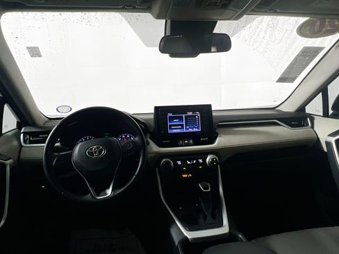 Used 2020 Toyota RAV4 XLE Premium image 29