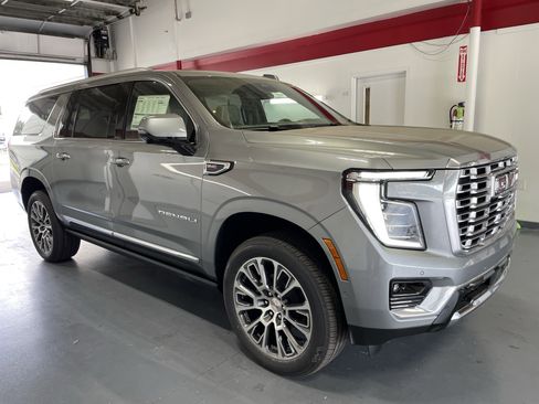 New 2026 GMC Yukon XL Denali w/ Sun & Power Step Package image 3