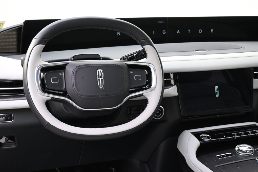 New 2026 Lincoln Navigator Black Label AWD/4WD image 12