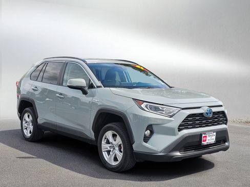 Used 2021 Toyota RAV4 XLE w/ XLE Grade Weather Package AWD/4WD image 7