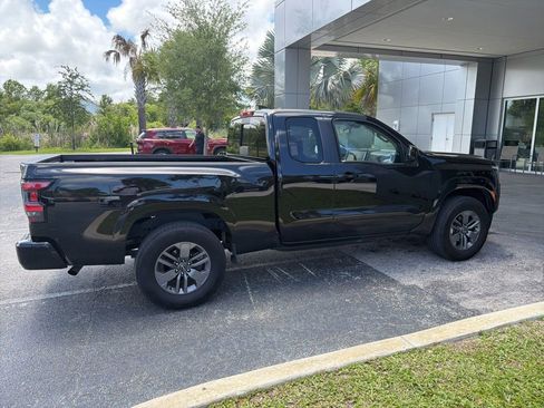 Used 2025 Nissan Frontier SV RWD image 3