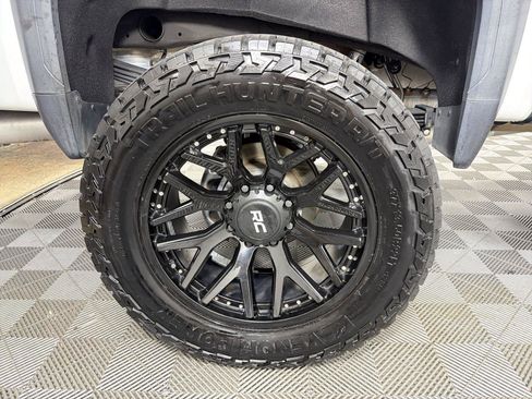 Used 2022 GMC Sierra 2500 AT4 w/ AT4 Premium Plus Package AWD/4WD image 16