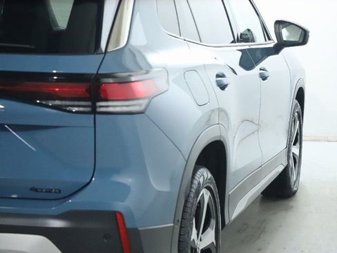 Used 2025 Volkswagen Tiguan SE AWD/4WD image 44