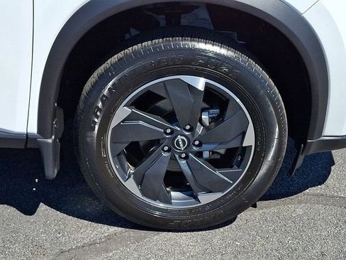 Used 2024 Nissan Rogue SV AWD/4WD image 11