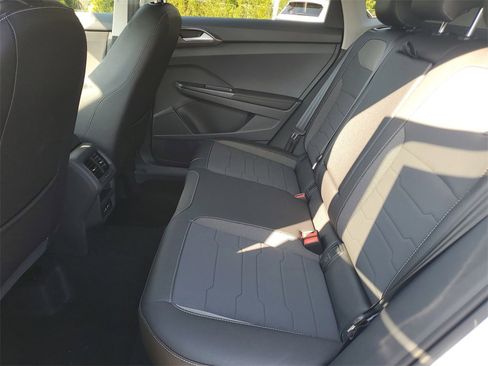 New 2026 Volkswagen Taos SE image 10