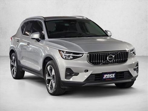 Used 2023 Volvo XC40 B5 Plus w/ Protection Package Premier image 3