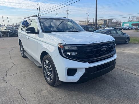 Used 2025 Ford Expedition Active image 7