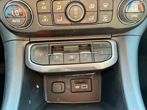 Used 2023 GMC Acadia AT4 w/ Technology Package image 17