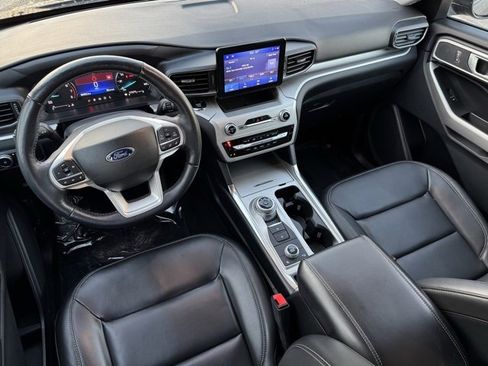 Certified 2022 Ford Explorer XLT w/ Equipment Group 202A image 5