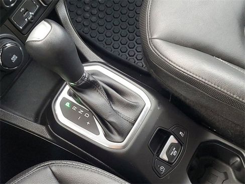 Used 2023 Jeep Renegade Limited image 21