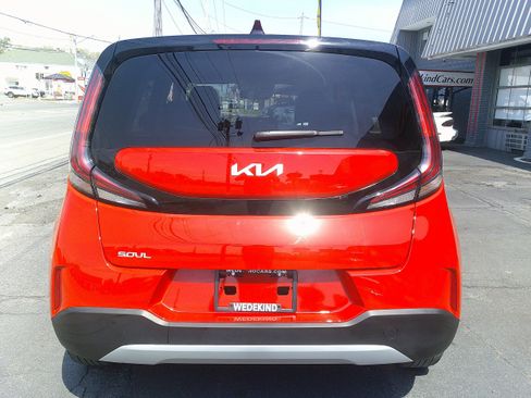 Used 2023 Kia Soul LX FWD image 4