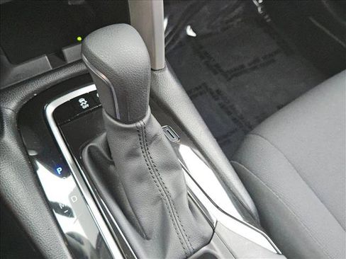 Used 2025 Toyota Corolla Cross LE FWD image 12