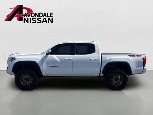 Used 2018 Toyota Tacoma TRD Off-Road w/ Technology Package AWD/4WD image 3
