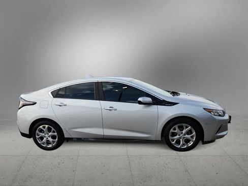 Used 2018 Chevrolet Volt Premier w/ Driver Confidence Package image 9