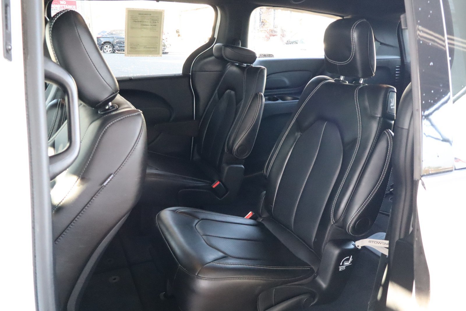 Used 2026 Chrysler Pacifica Select FWD image 36