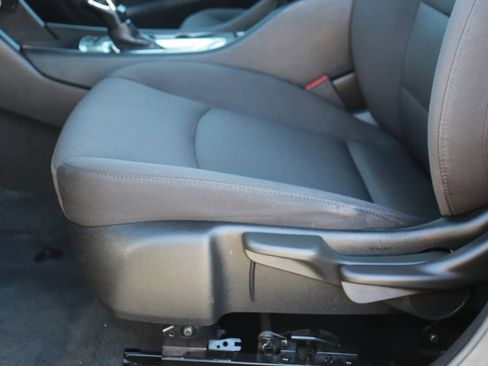 Used 2022 Chevrolet Malibu LS FWD image 9