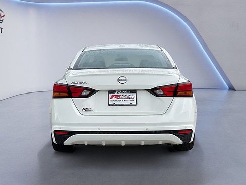 Used 2025 Nissan Altima 2.5 SV FWD image 4