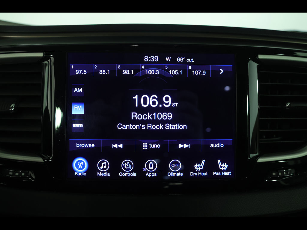 Used 2017 Chrysler Pacifica Touring-L w/ Tire & Wheel Group FWD image 22