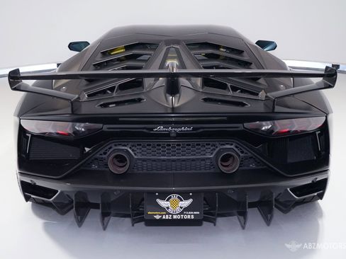 Used 2019 Lamborghini Aventador SVJ AWD/4WD image 8