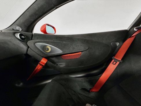 Used 2020 McLaren 620R RWD image 25