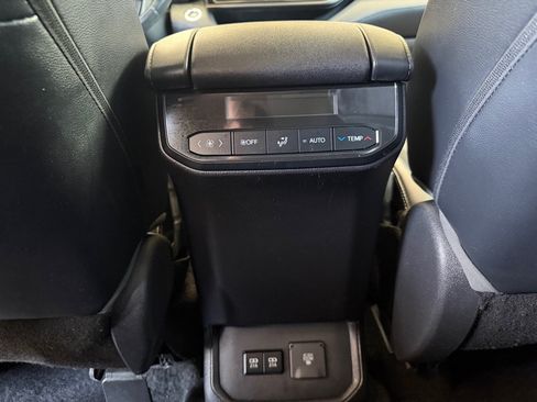 Used 2021 Toyota Highlander Limited FWD image 25