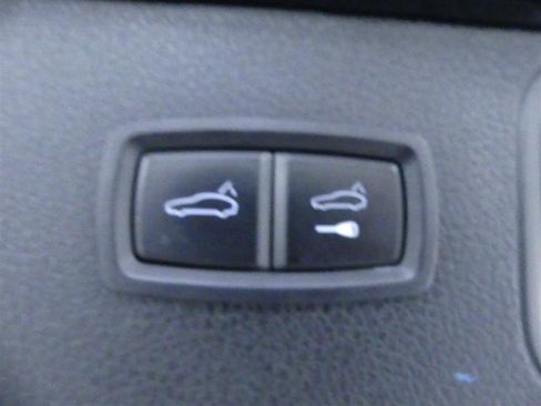 Used 2018 Porsche Macan Turbo image 30