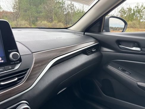 Used 2024 Nissan Altima 2.5 SV image 23
