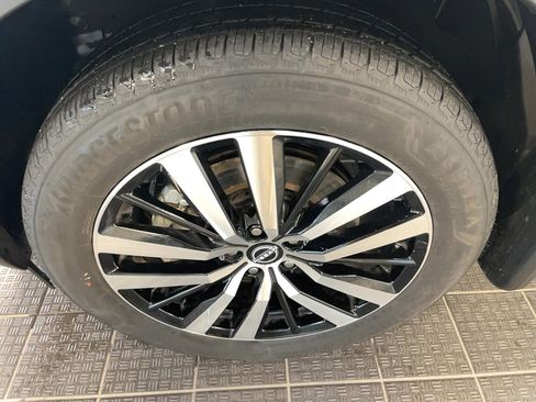 Used 2025 Nissan Pathfinder Platinum AWD/4WD image 5
